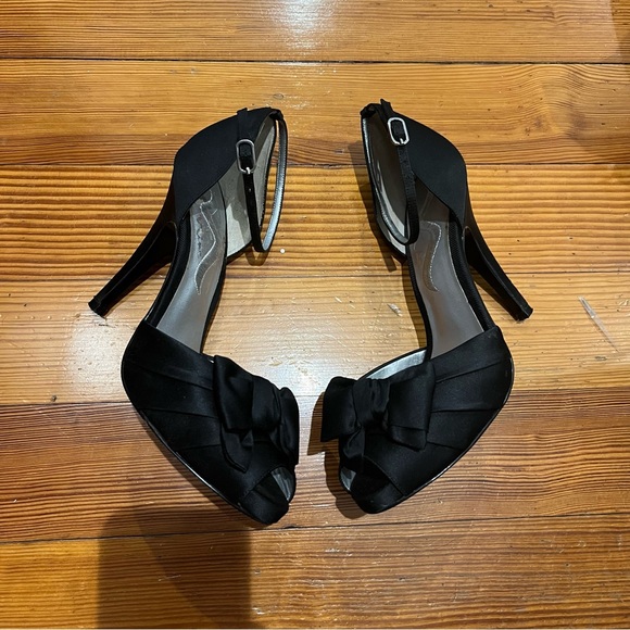 Nina Heels Black Open-Toed Peep Toe Satin Bow Heels Sz 8.5 EUC w/ Ankle Strap - Picture 5 of 9